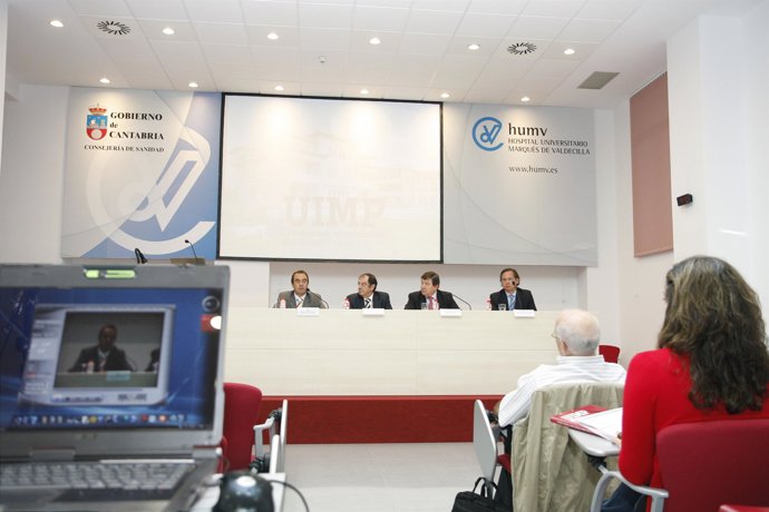 El consejero de Sanidad, Luis María Truan, durante la inauguración del curso que