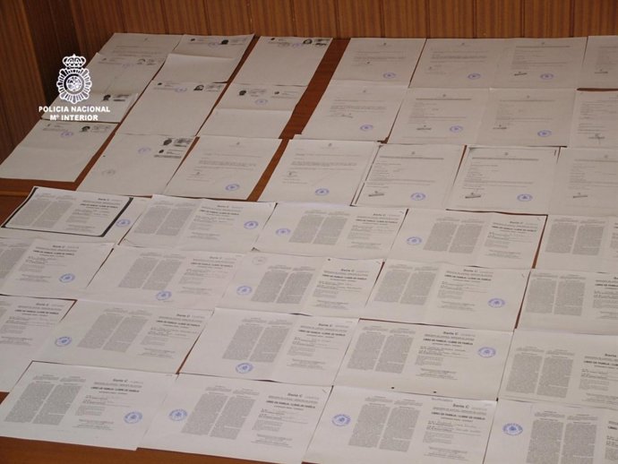 Desmantelada una red que concertaba matrimonios de conveniencia