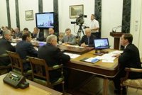 Medvedev destituye a varios oficiales de la Armada por el incendio en una base militar 