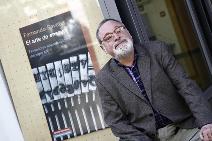 El escritor y filósofo Fernando Savater presenta su último libro 'El arte de ens