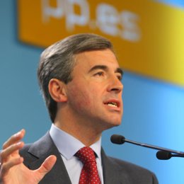 acebes angel secretario general pp genova