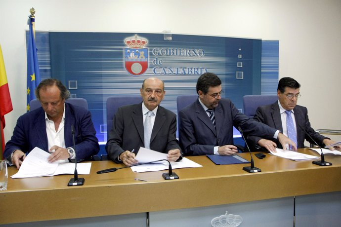 Caja Cantabria firma el convenio del Pacto por la Vivienda