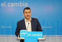 El PP: "Zapatero saldrá de los actos por la puerta de atrás"