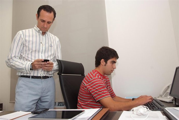 Bauzá y el afiliado más joven del PP balear, Jaume Martorell