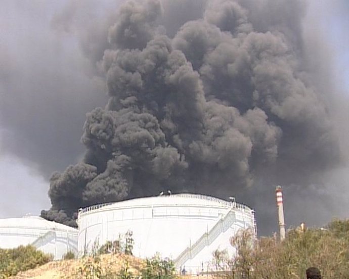 Imagen del incendio mortar en la refinería 'La Rábida' de Cepsa en Huelva
