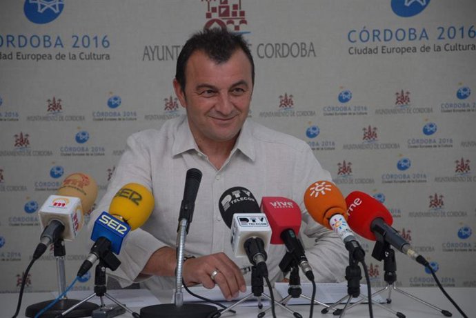 el portavoz del Grupo Municipal de Izquierda Unida en el Ayuntamiento de Córdoba