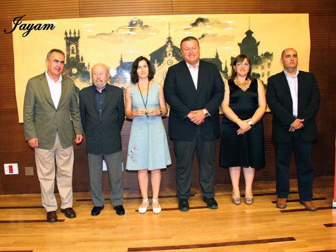 Los premiados junto a la ministra de Cultura y el alcalde de La Unión