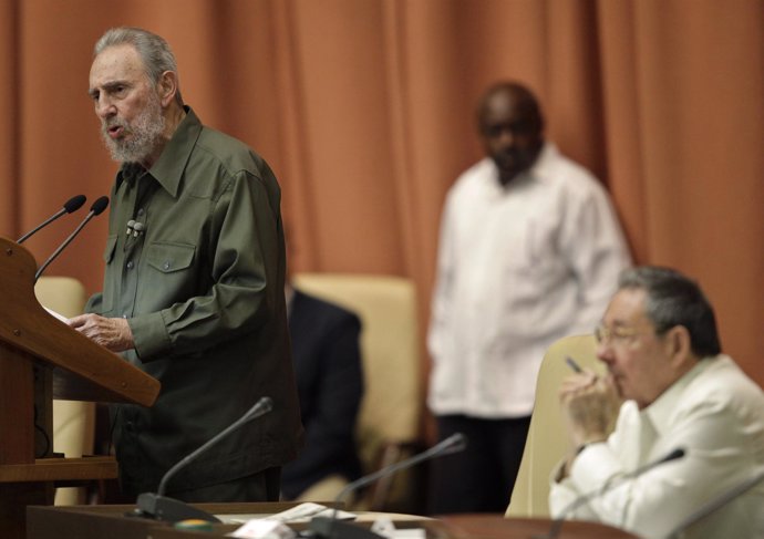Fidel Castro reaparece en la Asamblea Nacional cubana