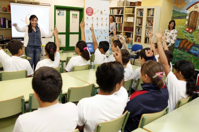 PORTALTIC   LOSFISIOTERAPEUTASDECANARIASINICIANLACAMPAÑADEHIGIENEPOSTURALENLASES