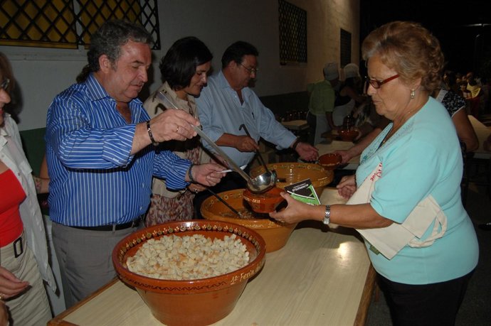 Pendón asiste a la Fiesta del Gazpacho de Alfarnatejo