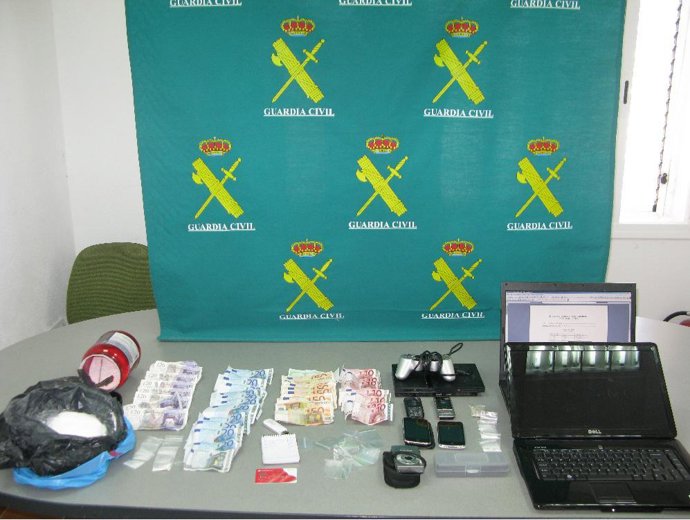 Droga y dinero decomisado a la detenida 