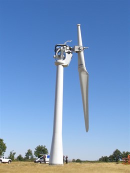 Imagen del aerogenerador de una sola pala instalado en Lubia (Soria)