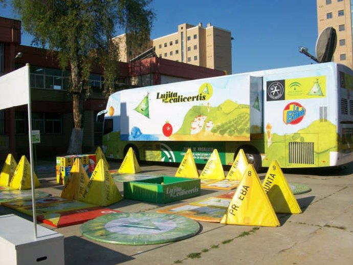 Imagen del autobús en el que se integra el programa 'El Campo y el Mar en la Esc