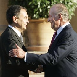 Zapatero y el Rey se reúnen en el Palacio de Marivent de Palma