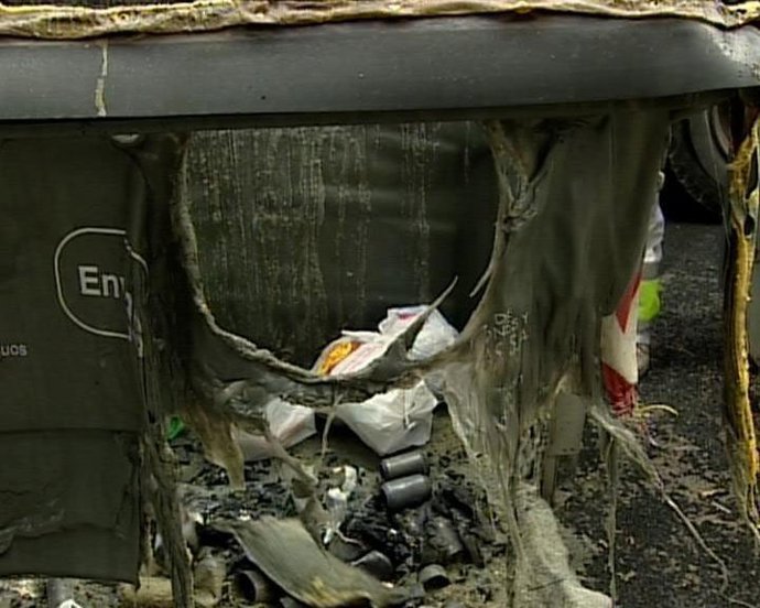 Contenedores quemados en Valencia