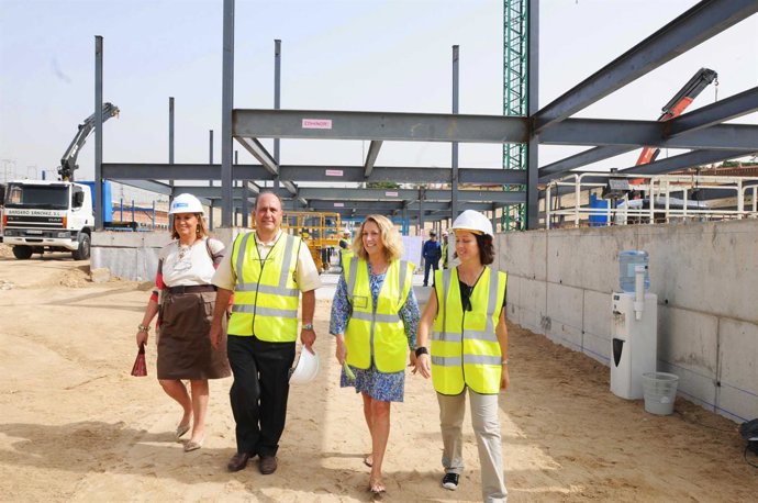 Concepción Dancausa visita unas nuevas instalaciones para 'sinhogar'