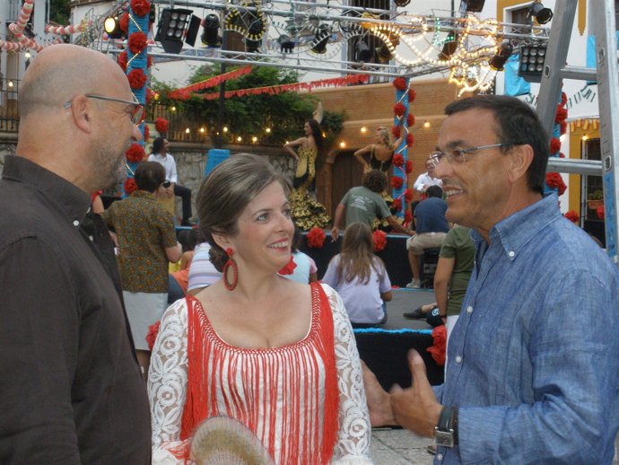 El presidente de la Andalucía Film Commission, Carlos Rosado, la alcaldesa de Al