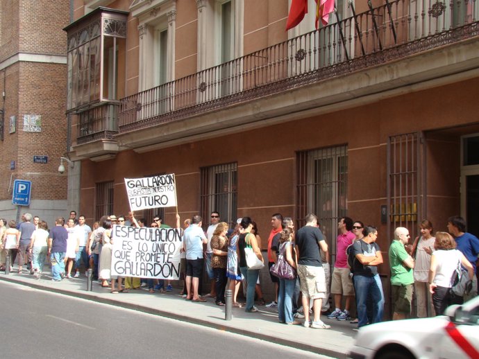 Afectados por la subasta de VPP esperando para reunirse con el PSOE