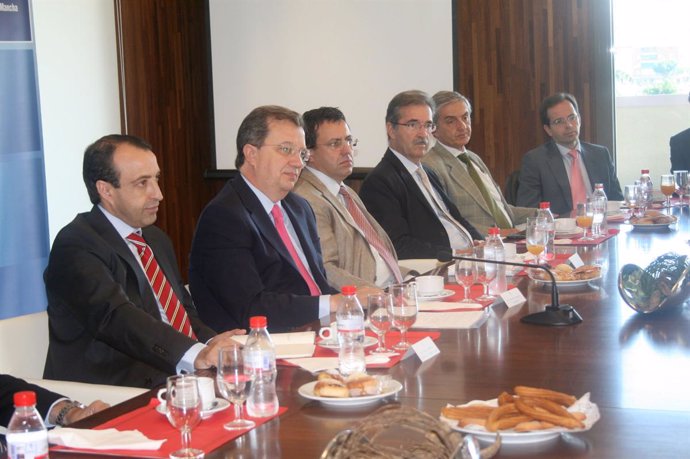 Sánchez Pingarrón con empresarios del sector energético