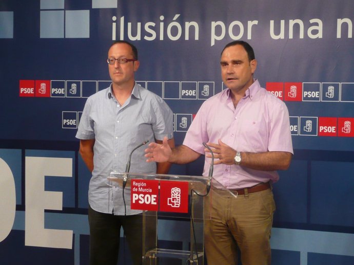 En la foto, de izquierda a derecha: César Candel y José Antonio Sabater