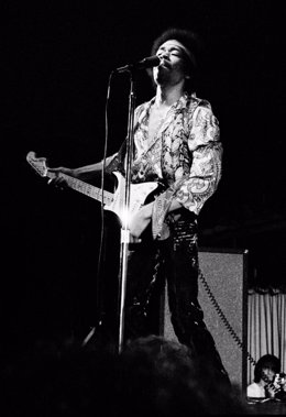 El guitarrista y cantante Jimi Hendrix