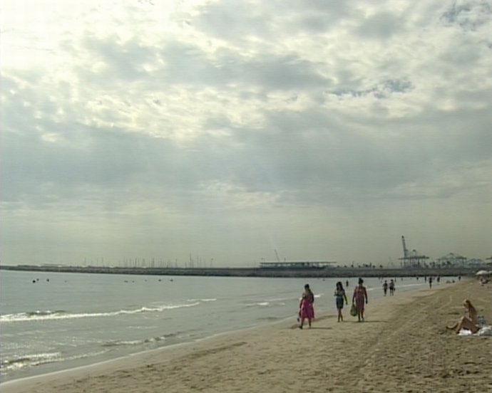 Amanece con nubes en Valencia