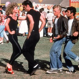Imagen de la película Grease con Travolta y Newton John