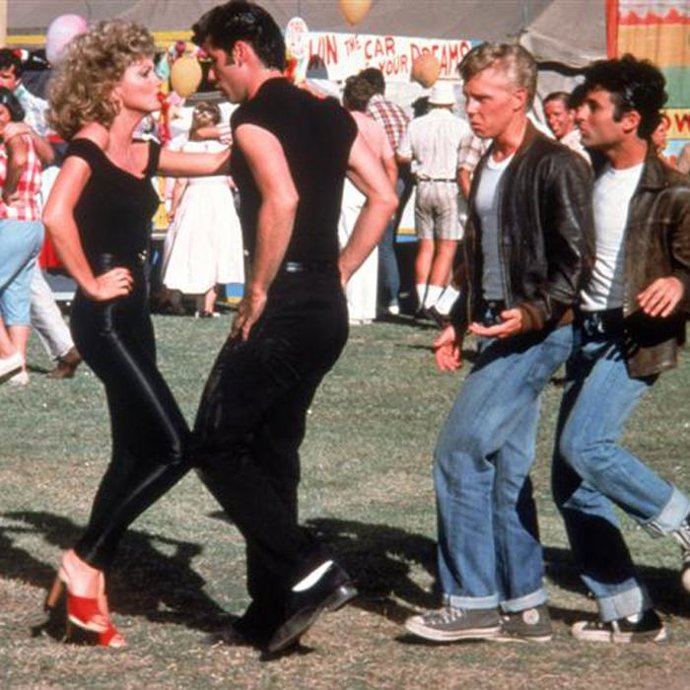 Imagen de la película Grease con Travolta y Newton John