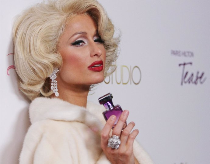 La multimillonaria Paris Hilton lanza su nuevo perfume 'Tease'
