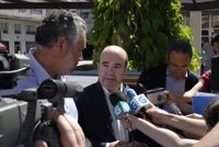 Zarrías replica a la Xunta que resulta "imposible" hacer excepciones para devolver la deuda