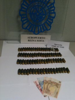 El detenido portava 80 cápsulas con cocaína en el estómago