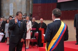 El vicepresidente de Colombia, Angelino Garzón, junto al presidente, Juan Manuel