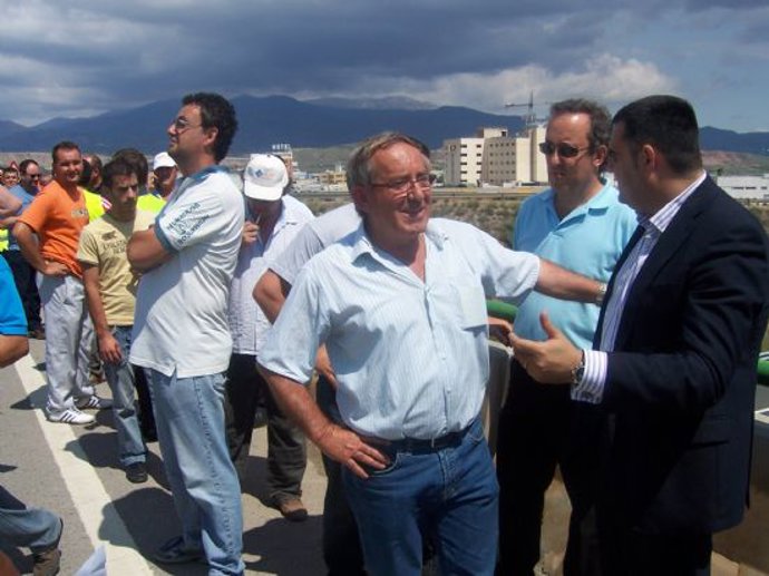 El alcalde con transportistas