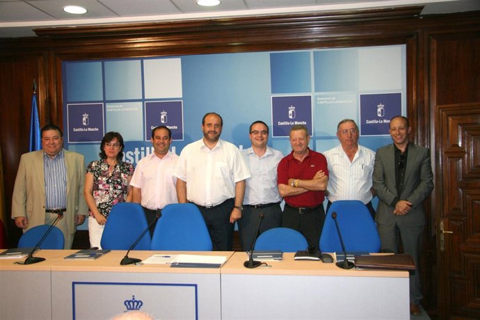 El consejero de Agricultura y Medio Ambiente, José Luis Martínez Guijarro, junto