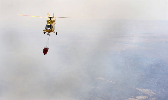 Helicóptero extinción incendios