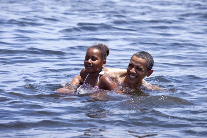 Obama se baña en el golfo de México