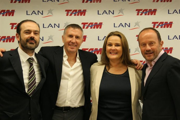 El vicepresidente de TAM, Mauricio Rolim, el consejero delegado de LAN, Enrique 