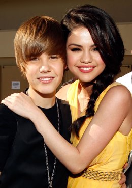 Justin Bieber y Selena Gomez en los premios Nickelodeon 2010