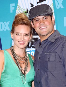Hilary Duff y su prometido Mike Conrie en los Teen Choice Awards 2010