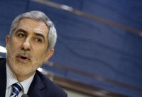 Llamazares ve la subida de impuestos de Blanco como un "señuelo de verano para incautos"