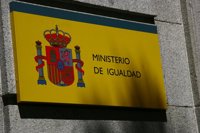 Igualdad califica de "inaceptables" los carteles contra mujeres policía 