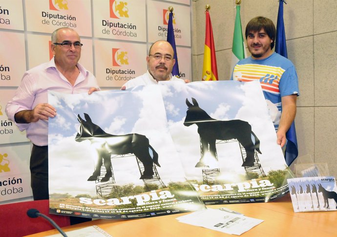 Benavides, Mariscal y Moreno con los carteles de Scarpia