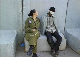 Fotografías que la ex soldado israelí Eden Albergil subió a Facebook.