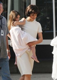 Katie Holmes: "Suri diseña su propia ropa"