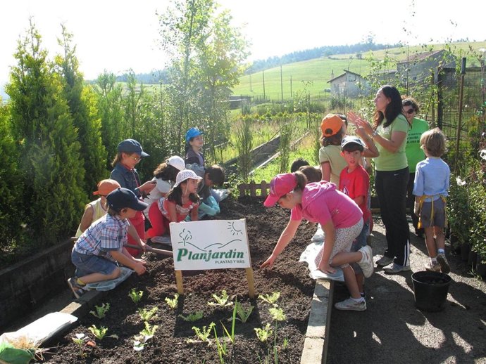 Eva Arranz visita los huertos ecológicos