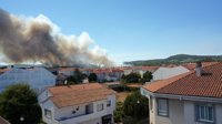 El alcalde dice que el incendio que afecta a Brión empezó en Ames (A Coruña) y está "en vías de ser controlado"