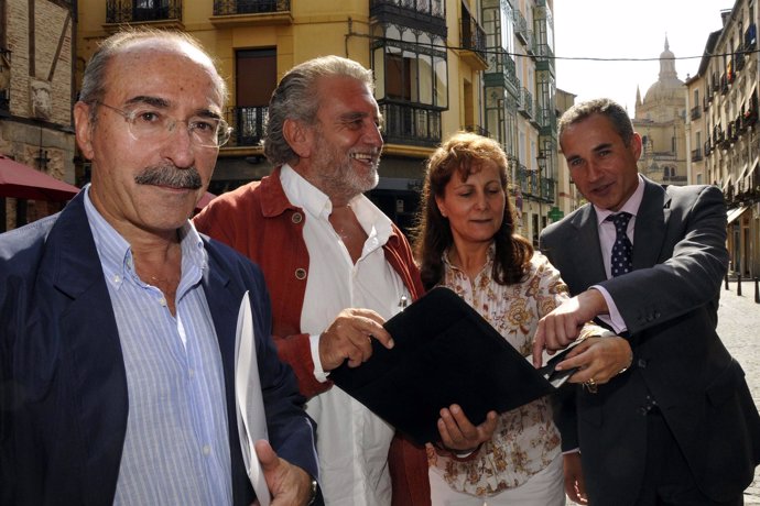 De izq. a drcha. Alfredo Matesanz, Aurelio Martín, Elsa González y Ángel Losada 