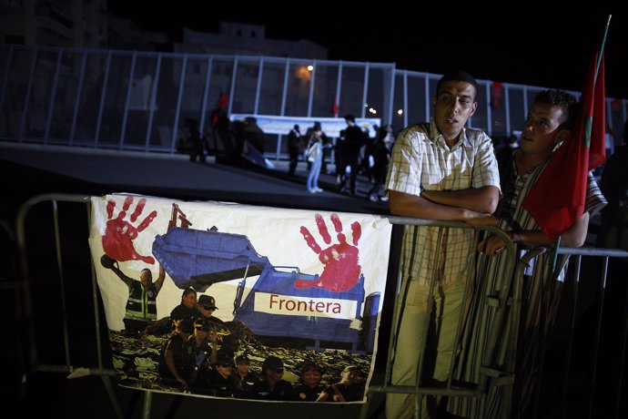 Activistas marroquíes en la frontera de Melilla