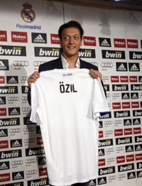 Fútbol.- Ozil: "Siempre quise estar en el mejor equipo del mundo que es el Real Madrid"