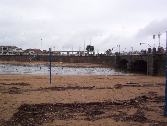 Desembocadura del río Piles en Gijón